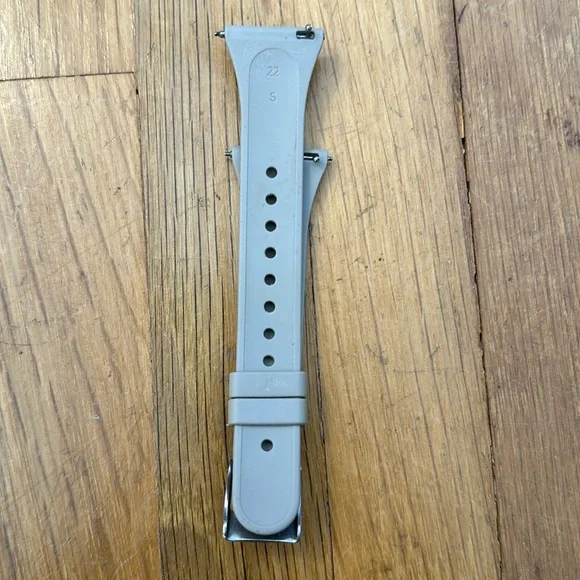 *last chance!!* Fitbit Versa | Accessories Only - 2 bands, 3 screen protectors - Picture 10 of 11